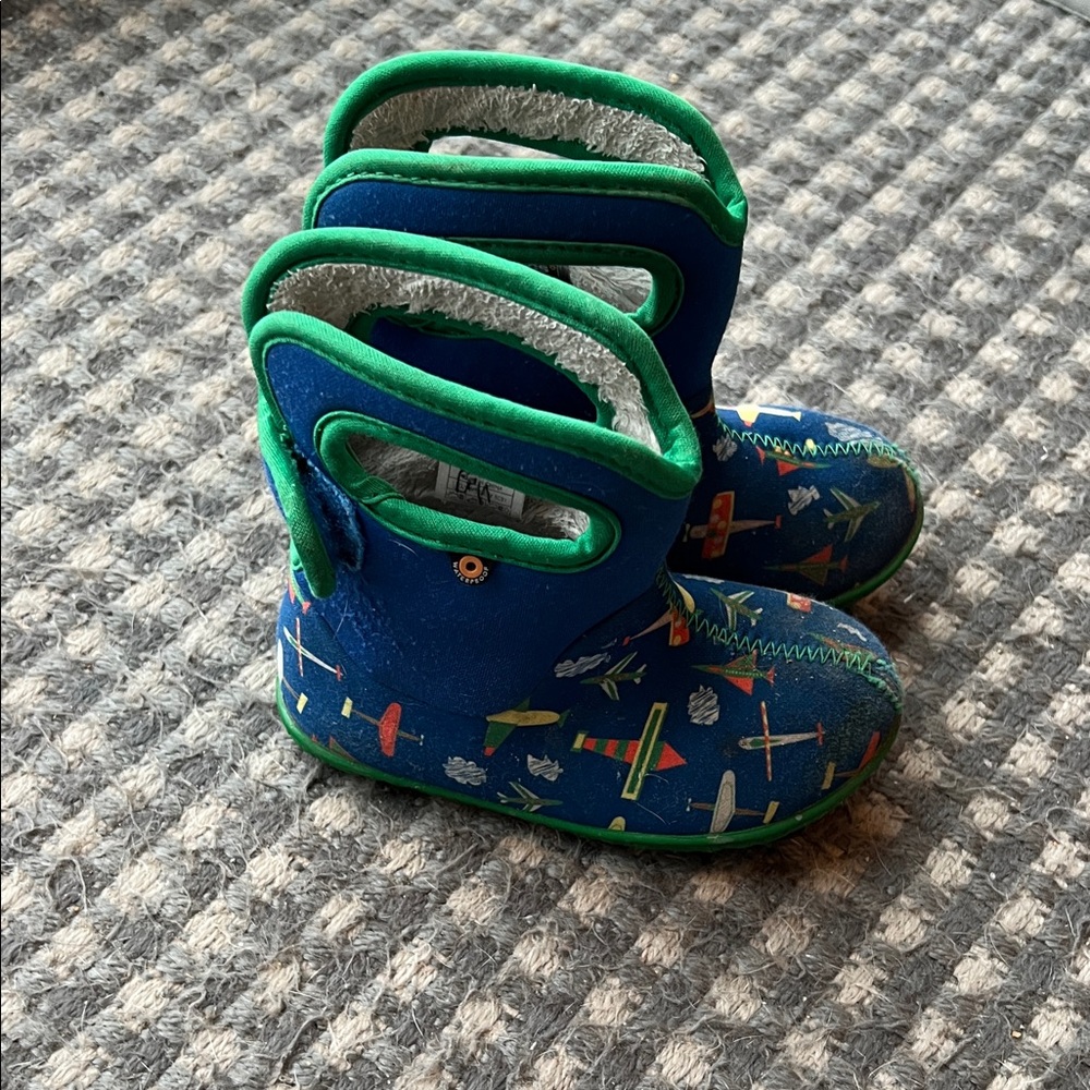 Toddler Bogs Blue & Green Airplane Snow Boots